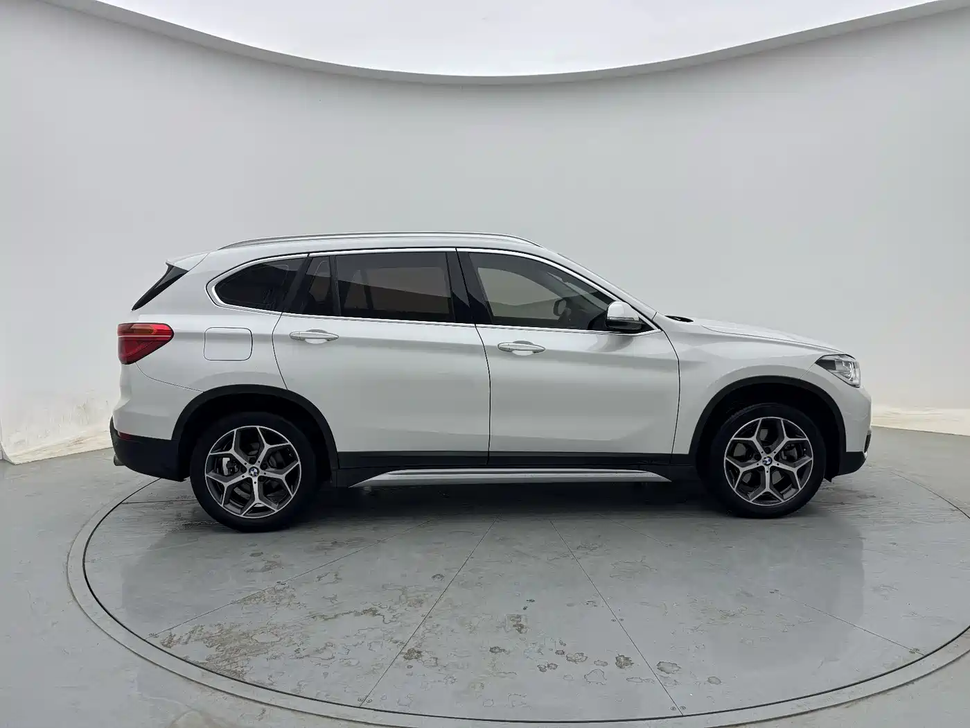 BMW X1 2019 xDrive20Li Premium Model фото 4