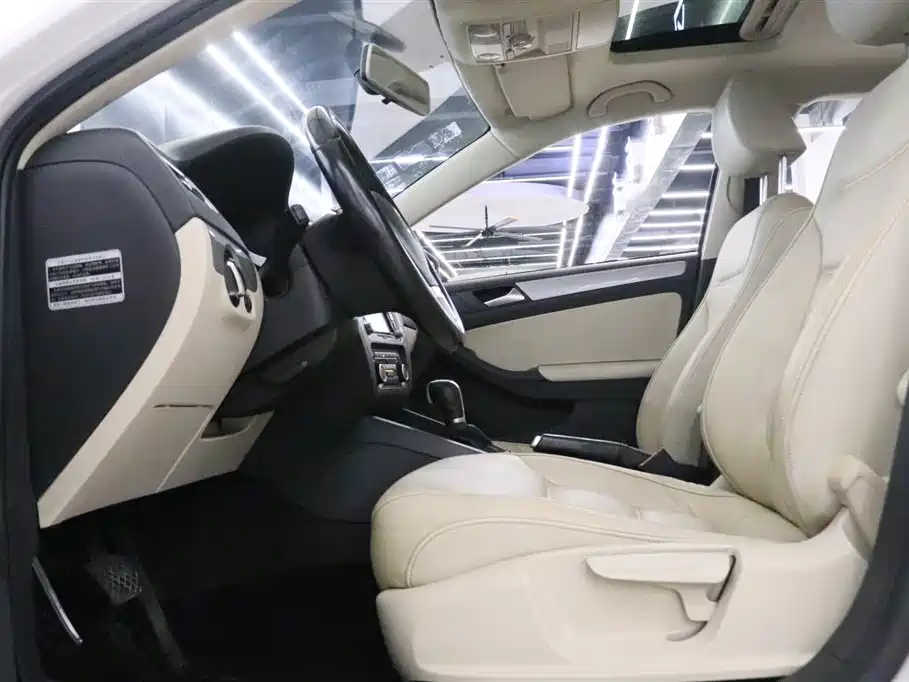 Volkswagen Sagitar 2012 1.4TSI Automatic Luxury фото 12