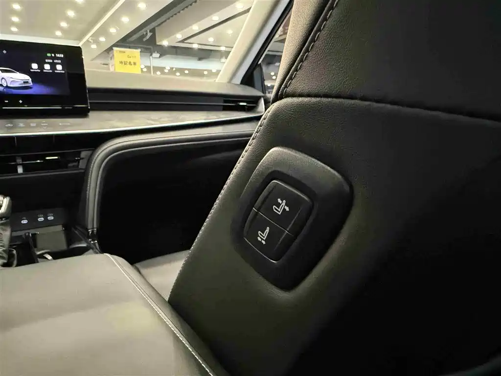 Toyota Camry 2024 Hybrid 2.0HGVP Luxury Edition фото 27