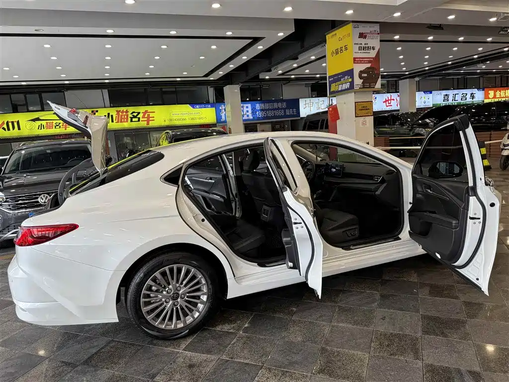 Toyota Camry 2024 Hybrid 2.0HGVP Luxury Edition фото 32