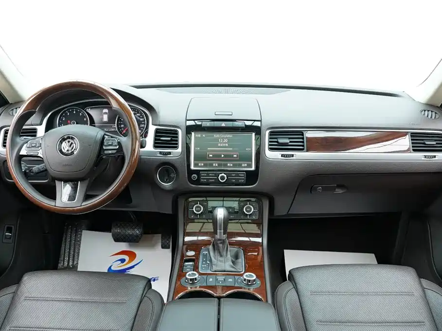 Volkswagen Touareg 2011 3.0TSI Luxury фото 12