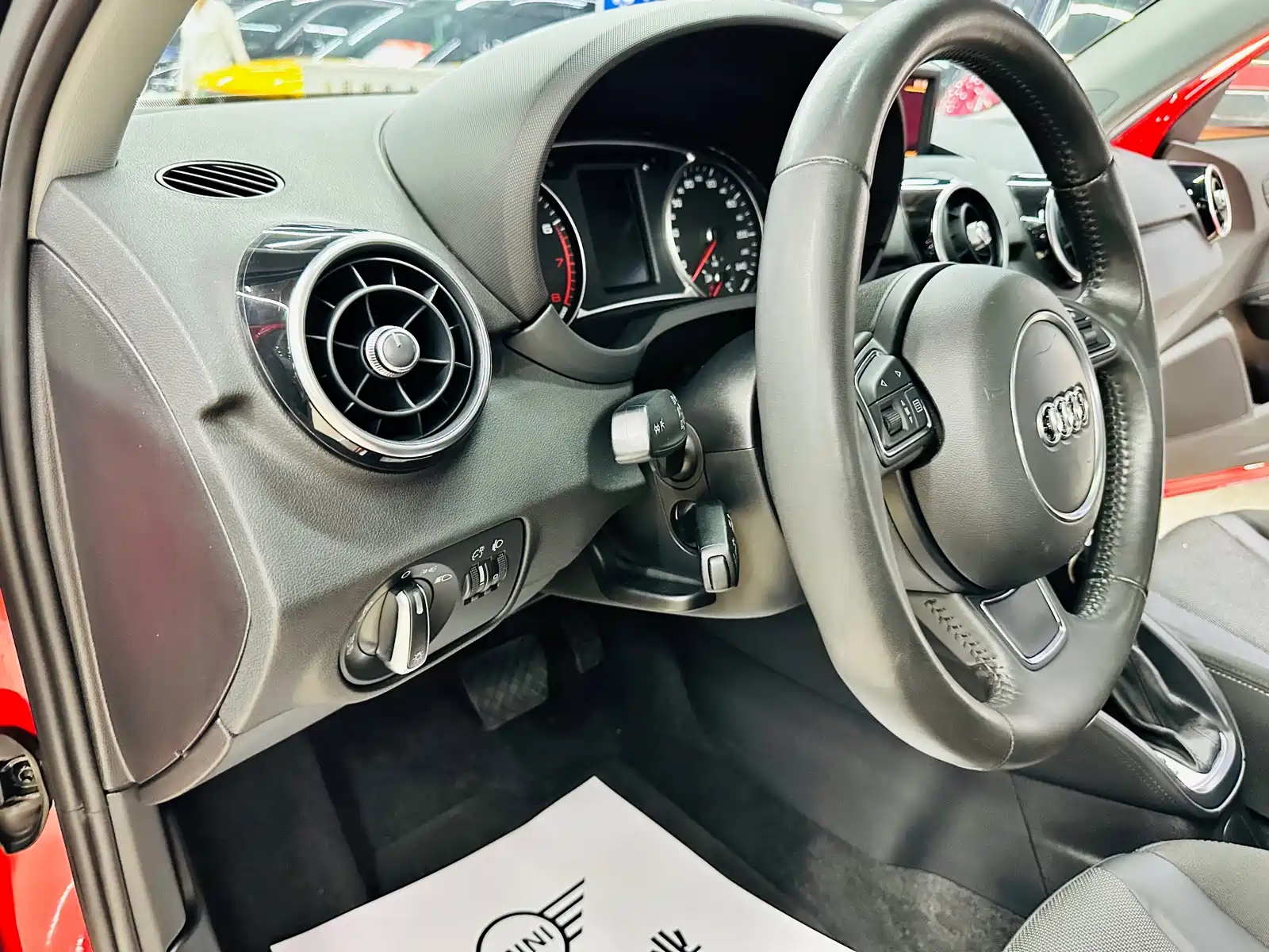 Фото 32 - Audi A1