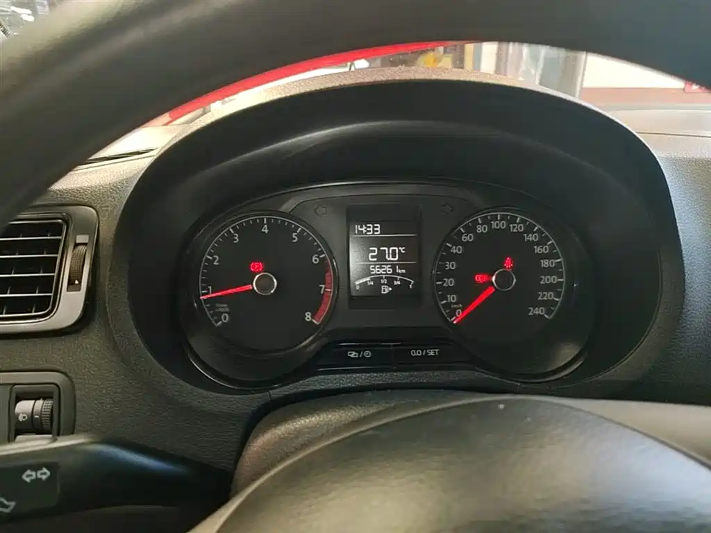 Volkswagen Polo 2016 1.4L Manual Trend фото 12