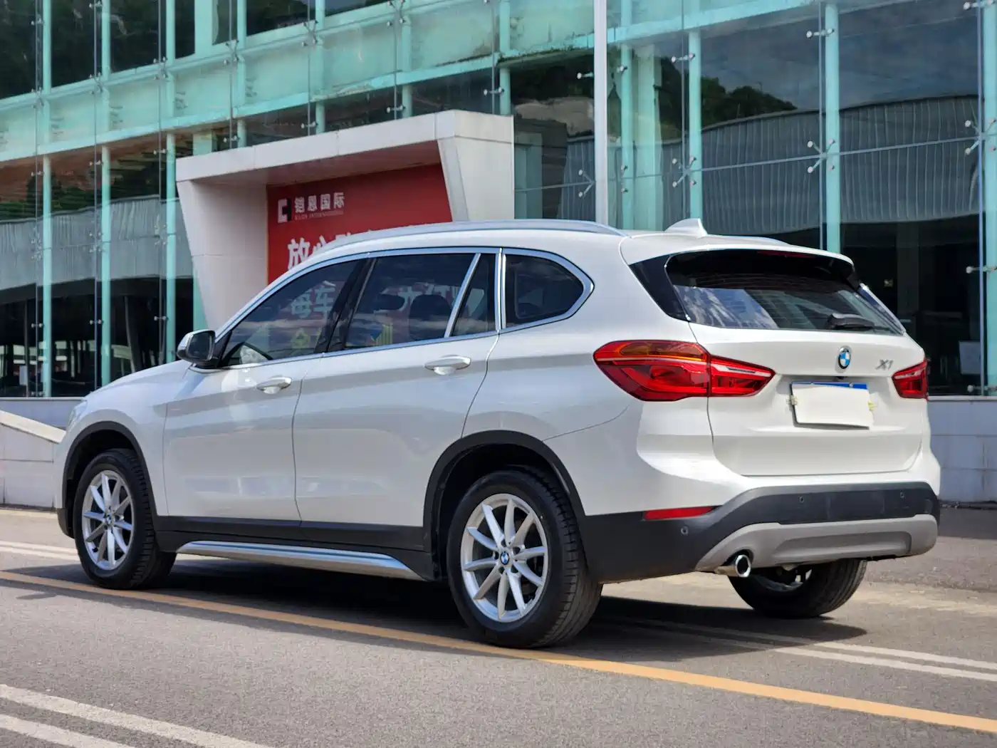 BMW X1 2019 sDrive18Li Fashion Model фото 10
