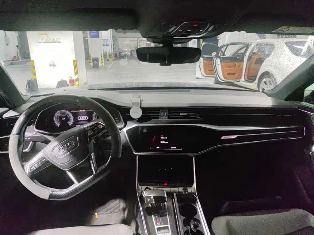 صورة 2 - Audi A6L