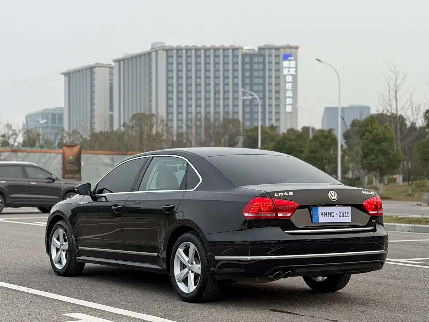 Volkswagen Passat 2014 1.8TSI DSG Executive Edition фото 19