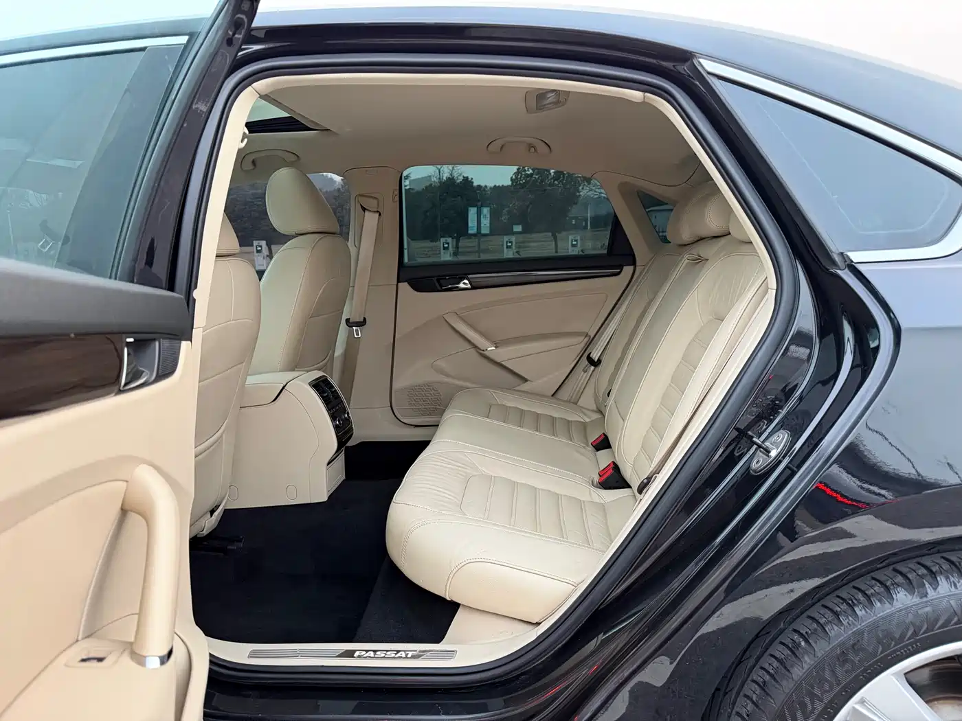 Volkswagen Passat 2014 1.8TSI DSG Executive Edition фото 18