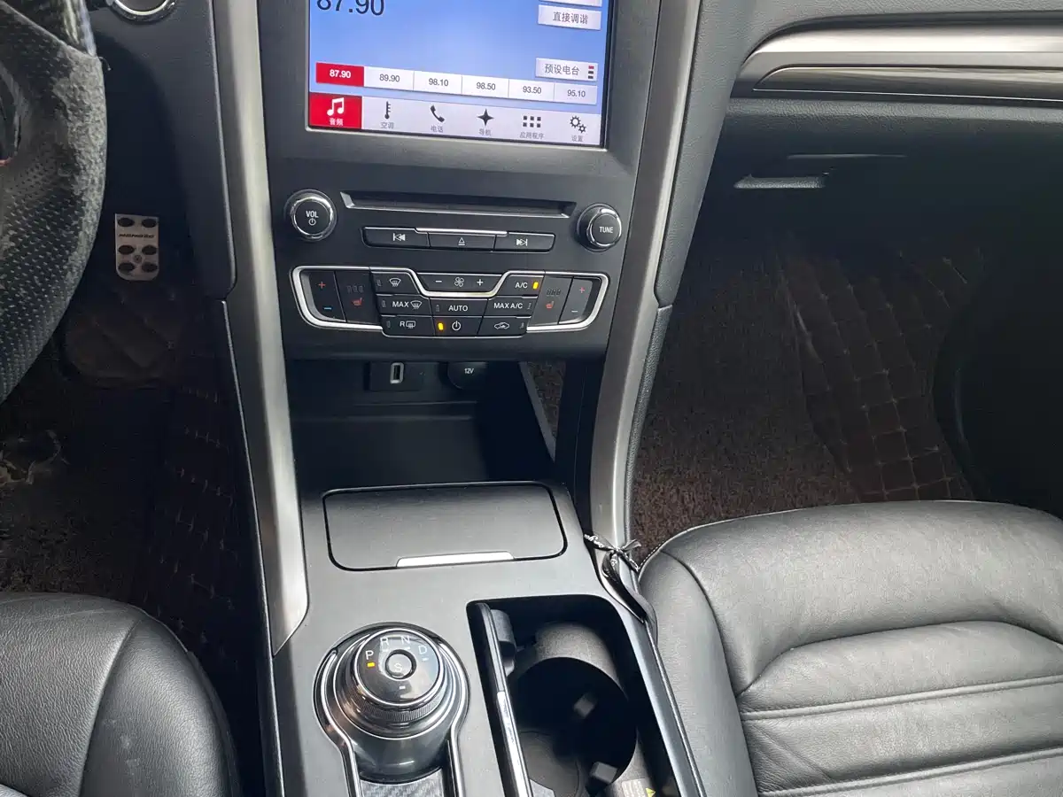 Фото 4 - Ford Mondeo