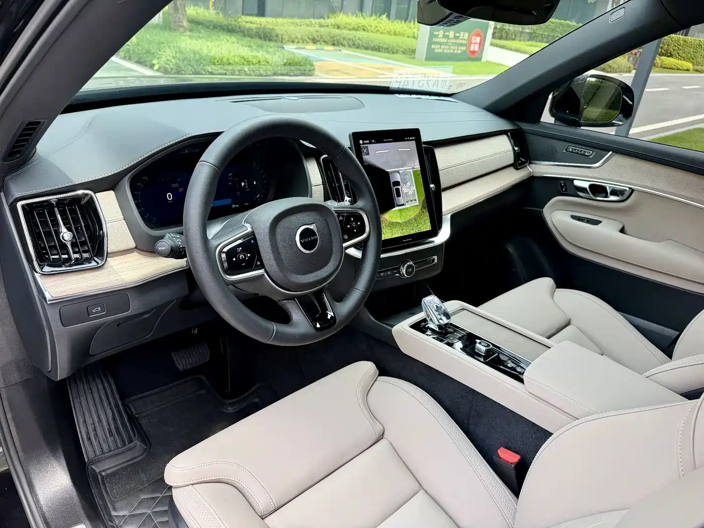 VOLVO XC90