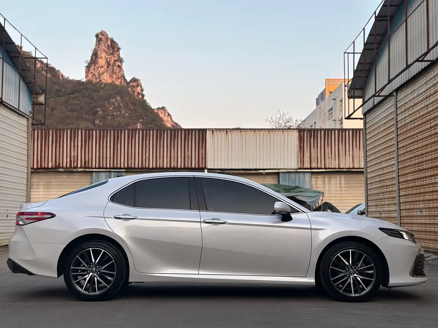 Toyota Camry 2023 2.5G Luxury Edition фото 5