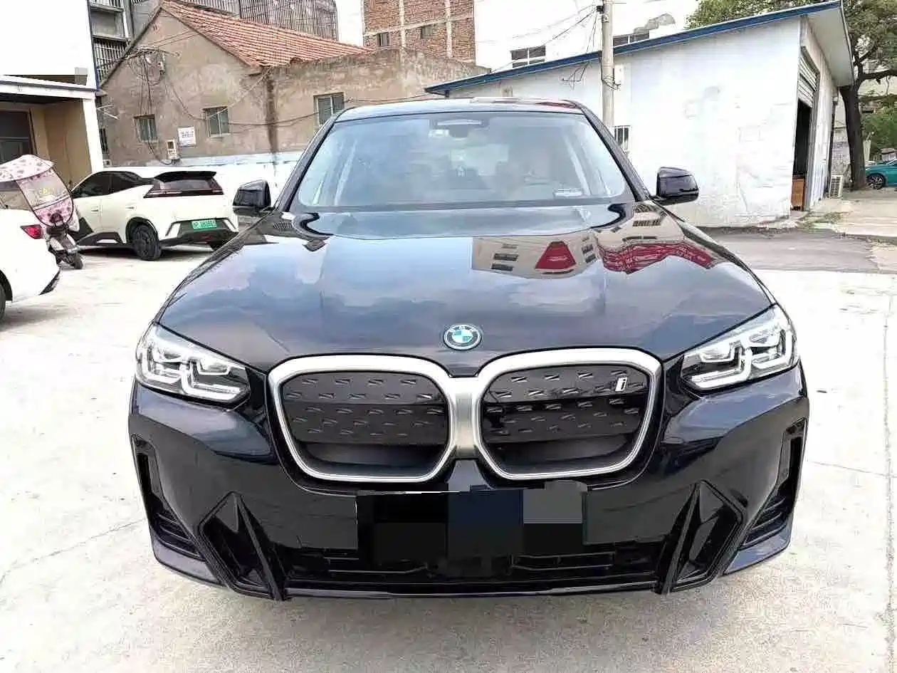BMW iX3 2024 Leading Edition фото 2