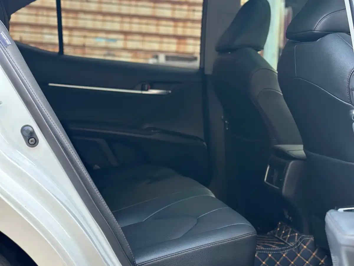 Toyota Camry 2023 2.5G Luxury Edition фото 16