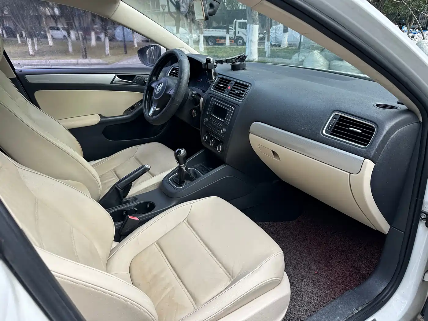 Volkswagen Sagitar 2014 1.6L Manual Comfort фото 16
