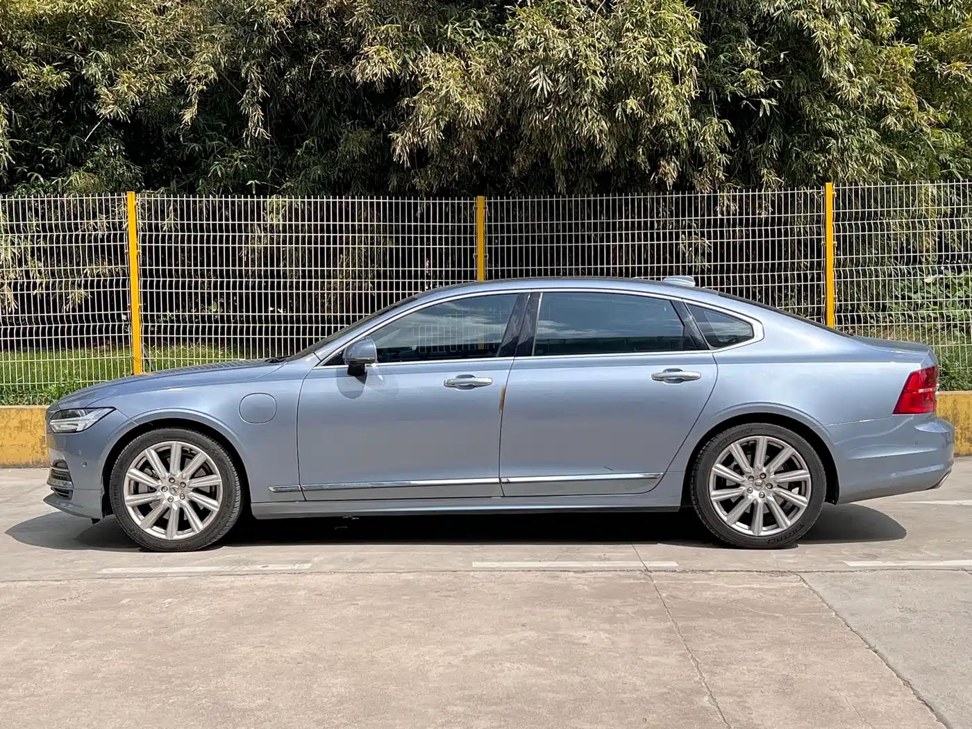 VOLVO S90 PLUG IN HYBRID