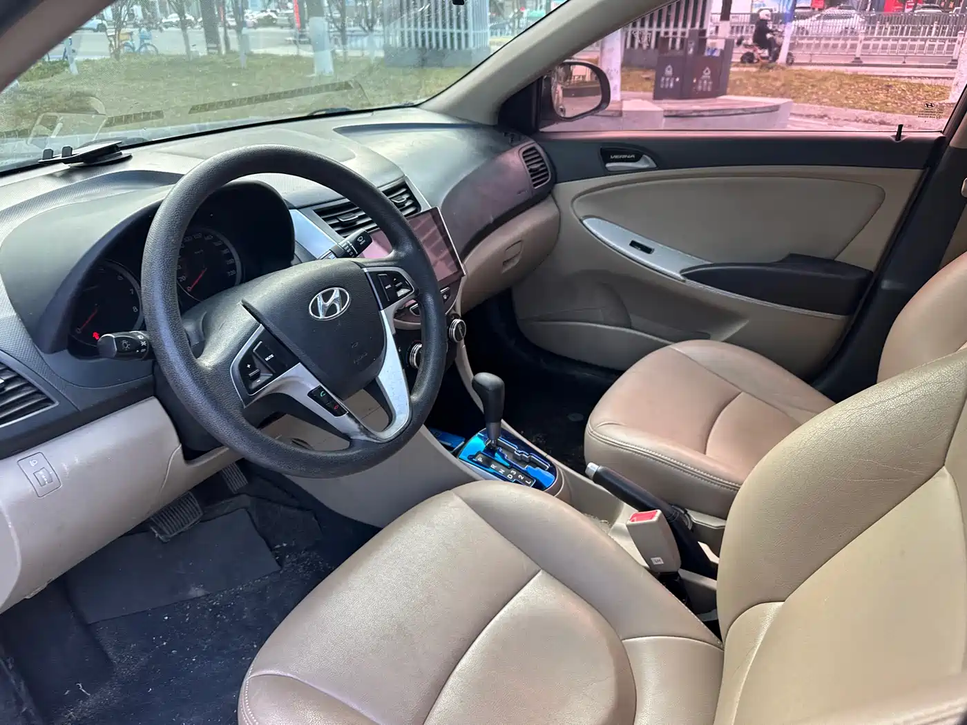 Hyundai Verna 2016 1.4L Automatic Leading GLX фото 15