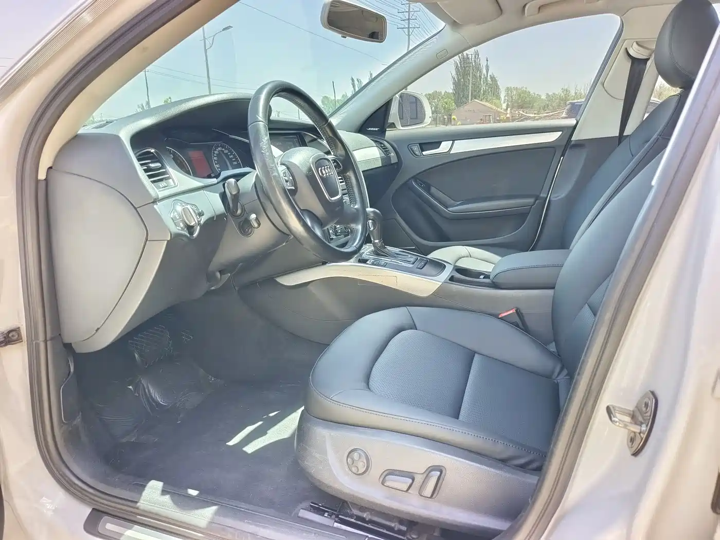 Audi A4L 2011 2.0 TFSI Standard фото 8