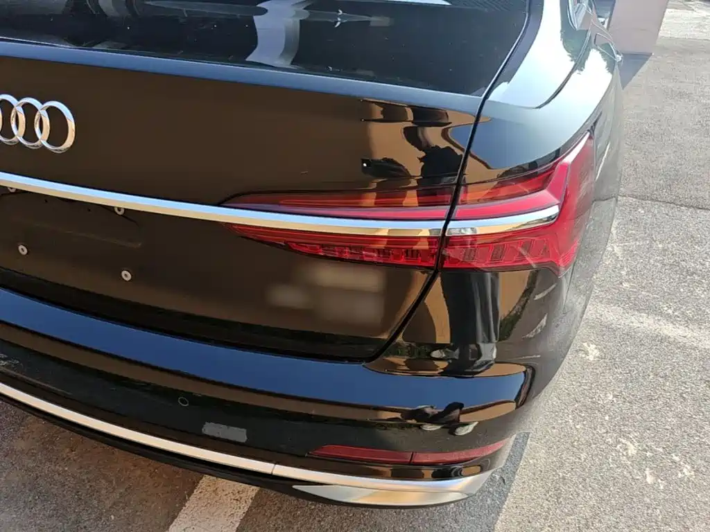 Фото 8 - Audi A6L