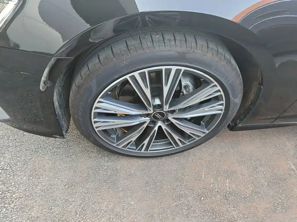 Фото 23 - Audi A6L