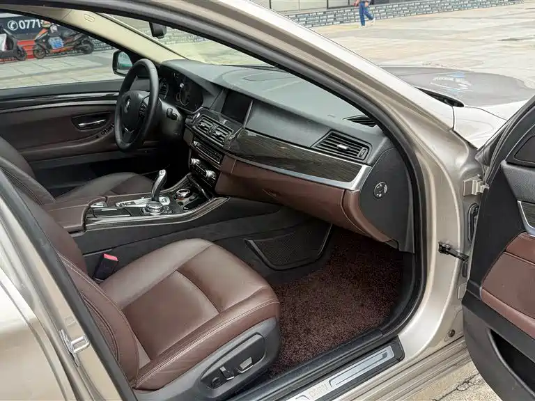 BMW 5 Series 2014 525Li Luxury Design Package фото 17