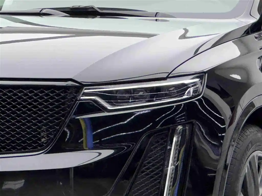 CADILLAC XT6