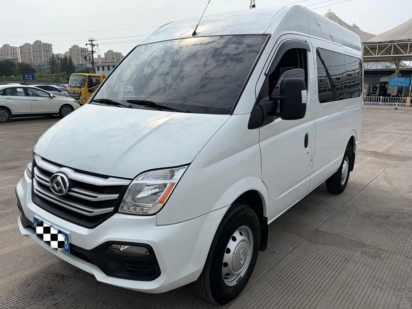 SAIC Maxus Xintu V80 2025 Value Edition Aoyun 2.0T Manual Short Wheelbase Medium Roof 127Ps 5/6-seater