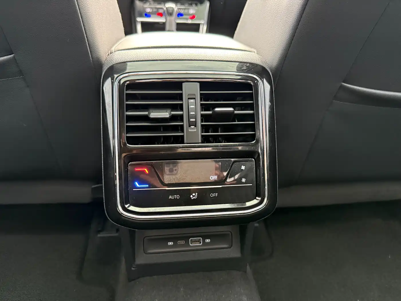 Volkswagen Passat 2022 330TSI Elite Edition фото 11