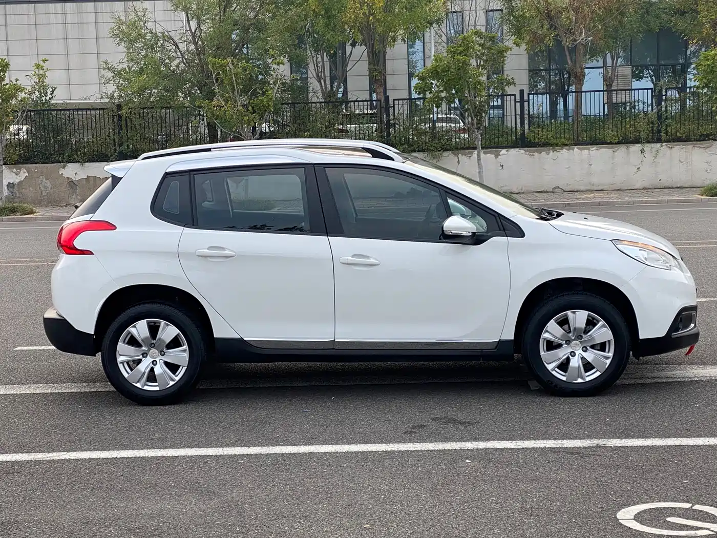 Peugeot 2008 2016 2014 1.6L Manual Fashion Edition
