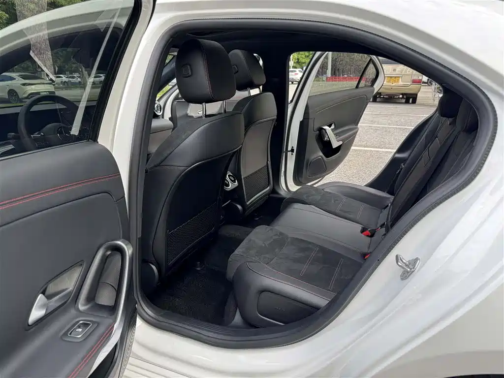 Mercedes-Benz A-Class 2023 A 200 L Fashion фото 15