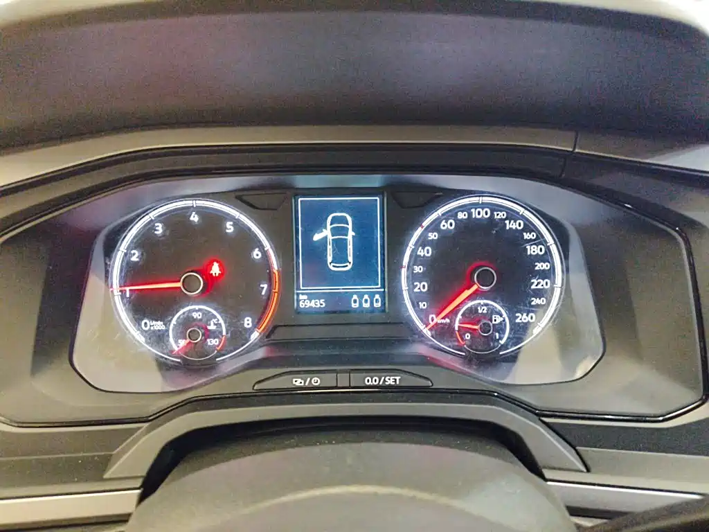 VOLKSWAGEN POLO