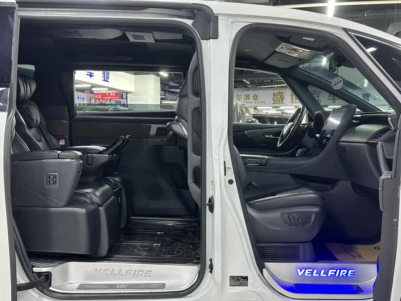 Toyota Vellfire 2024 Crown Hybrid 2.5L Executive Premium Edition фото 16