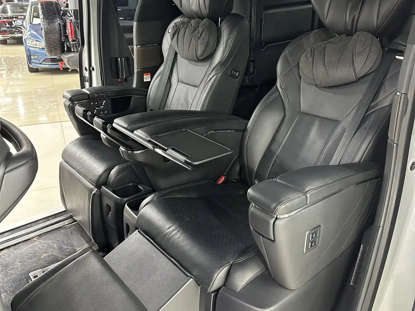Toyota Vellfire 2024 Crown Hybrid 2.5L Executive Premium Edition фото 10