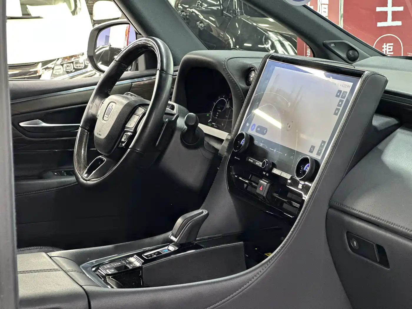 Toyota Vellfire 2024 Crown Hybrid 2.5L Executive Premium Edition фото 17