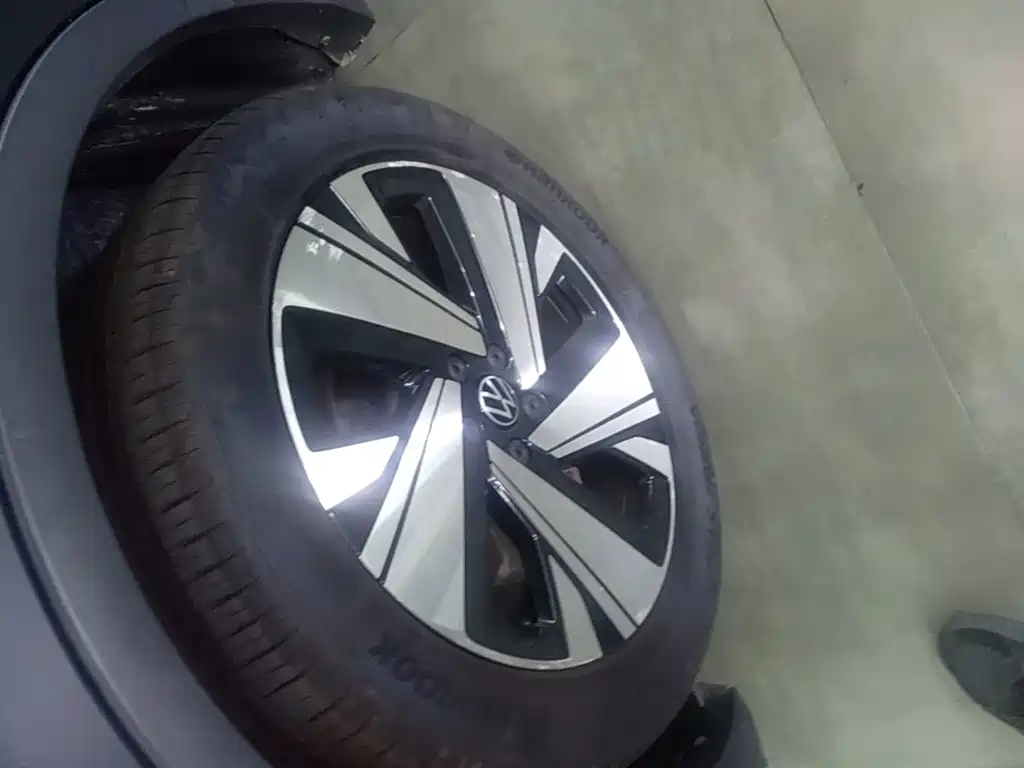 Фото 23 - Volkswagen Tiguan L