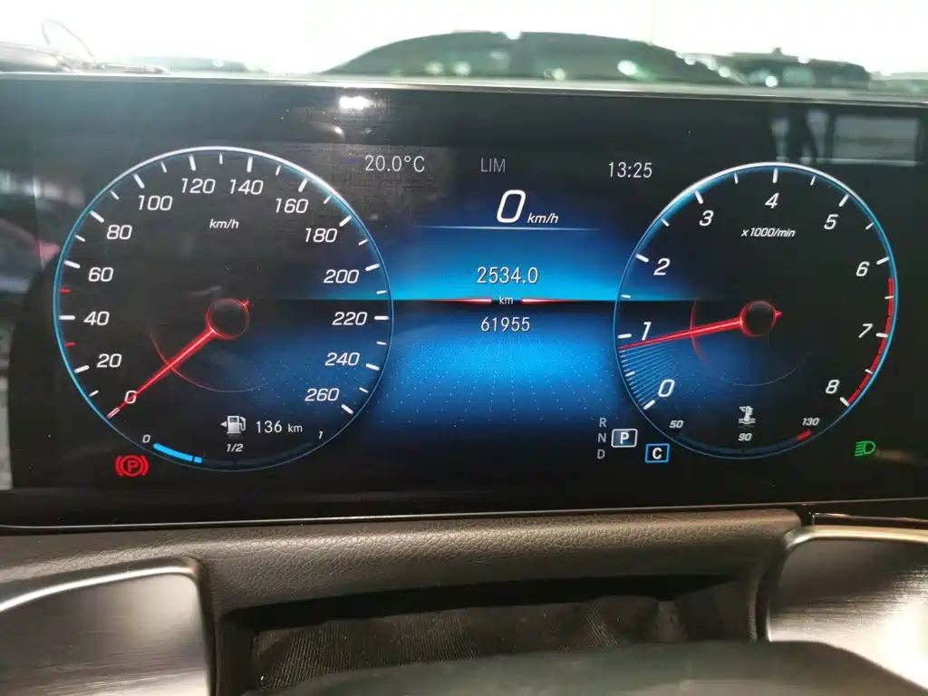 MERCEDES-BENZ GLB