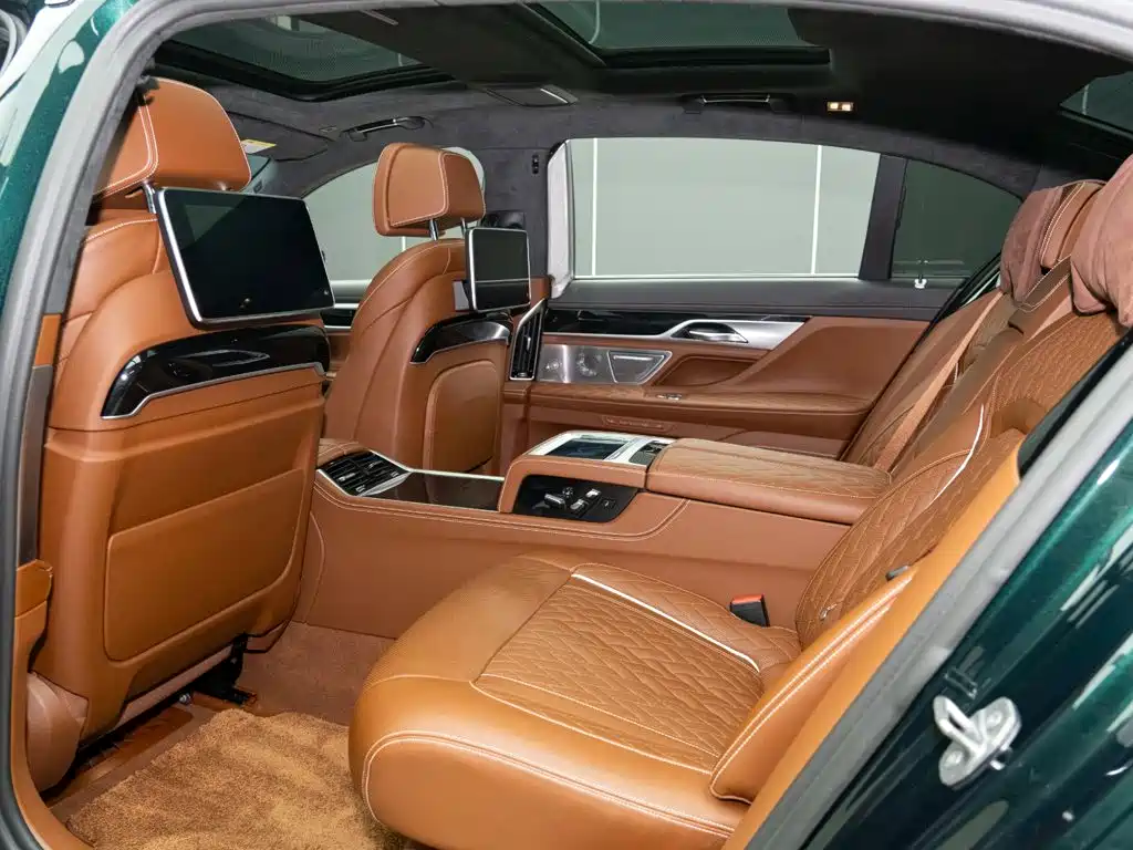 Фото 12 - BMW 7 Series