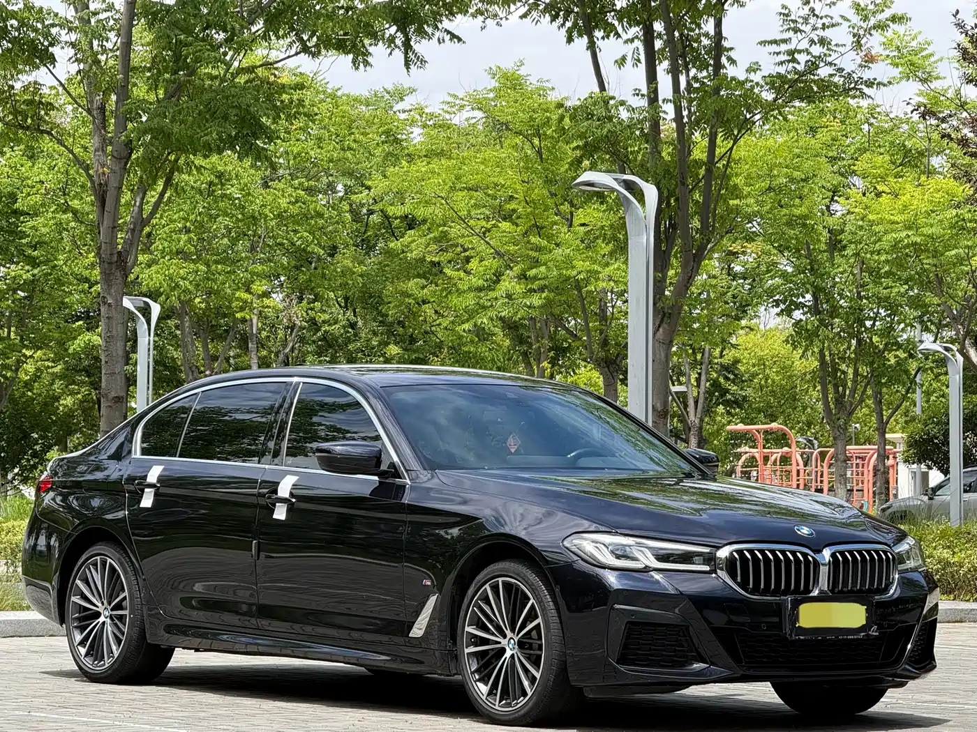 BMW 5 Series 2023 530Li Leading M Sport Package фото 3