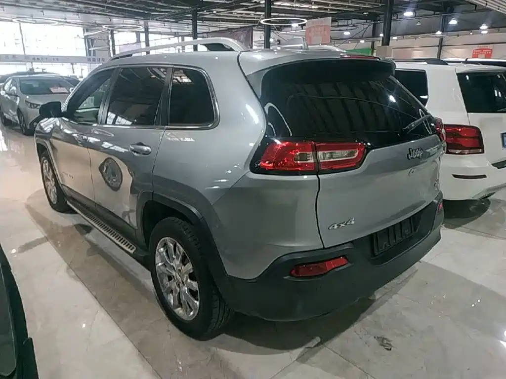 Jeep Cherokee (Import) 2015 2014 2.4L Luxury
