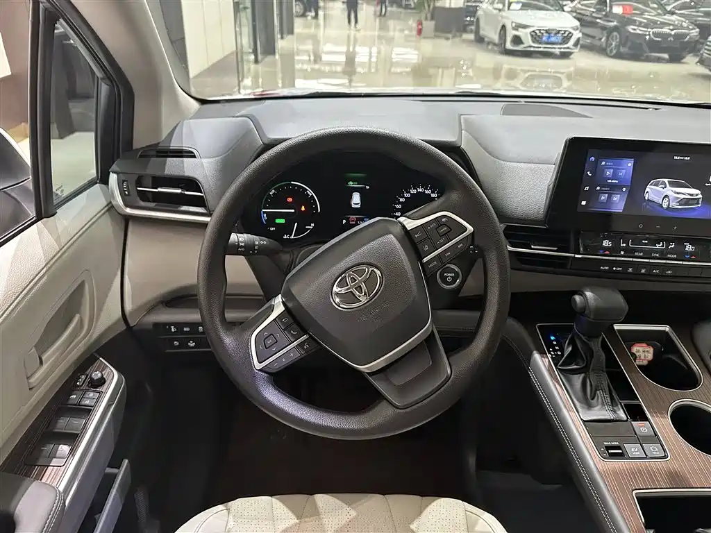 TOYOTA SIENNA