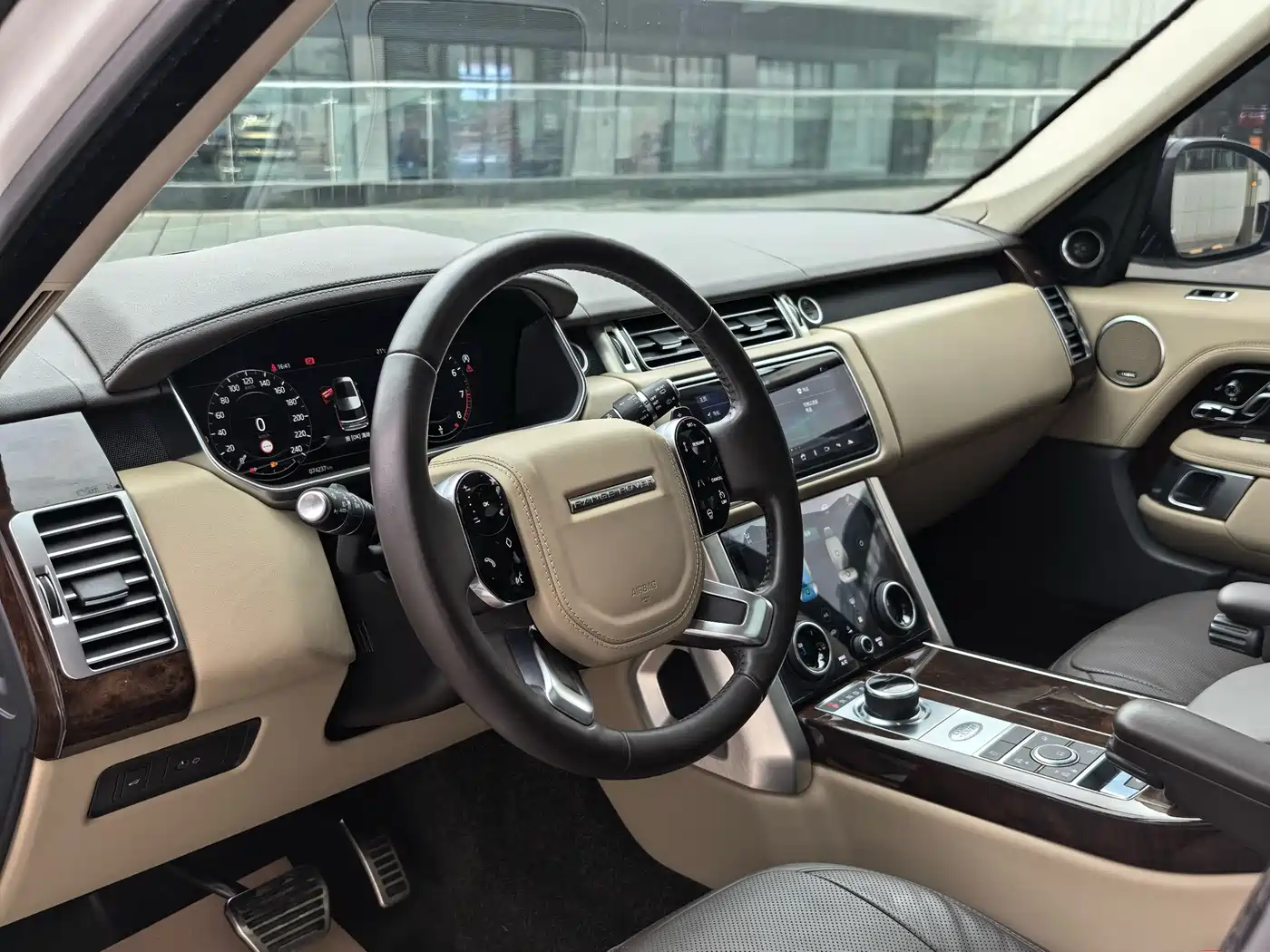 Land Rover Range Rover 2021 3.0 L6 Heritage Extended Classic Edition фото 13