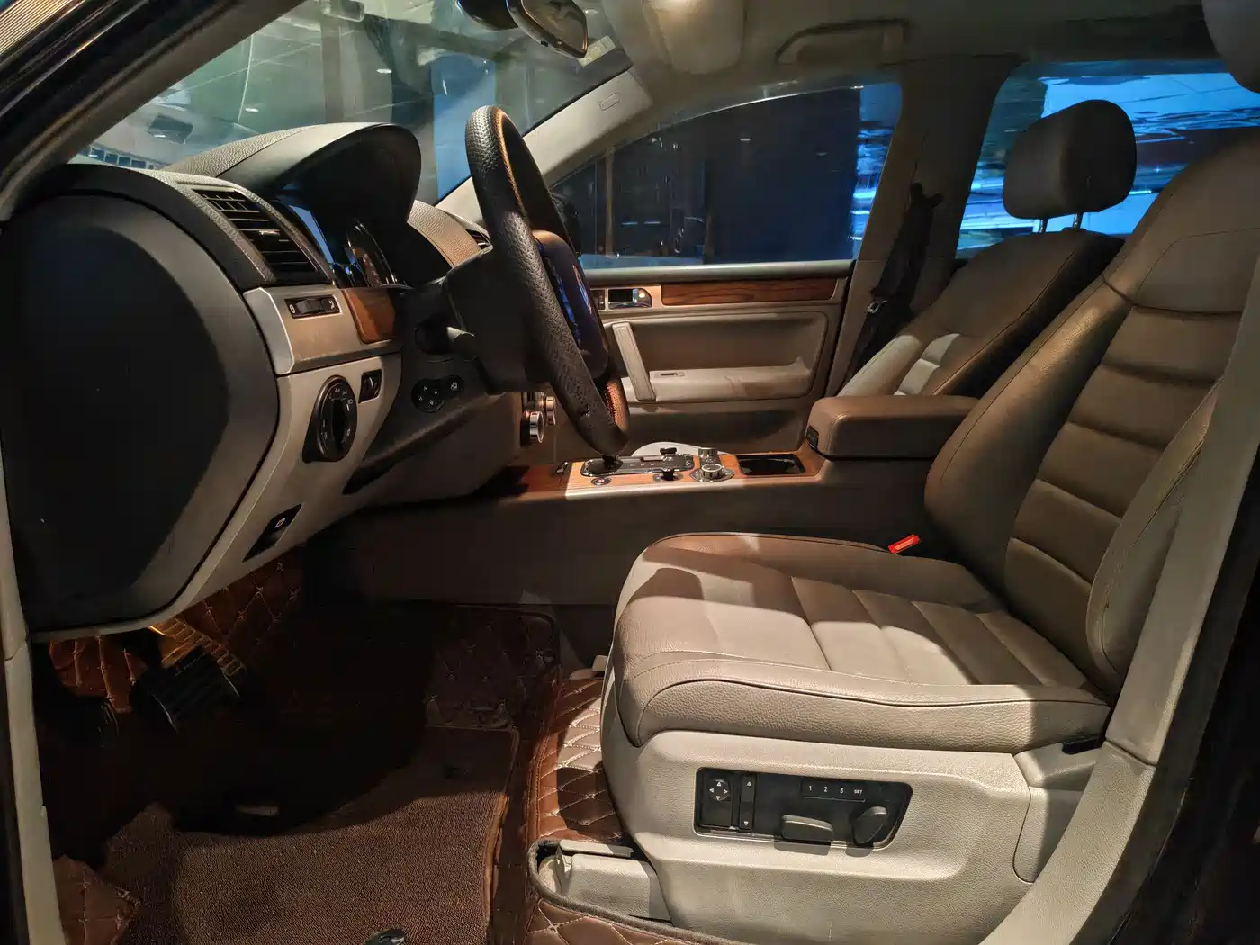 Volkswagen Touareg 2007 4.2L Premium фото 10
