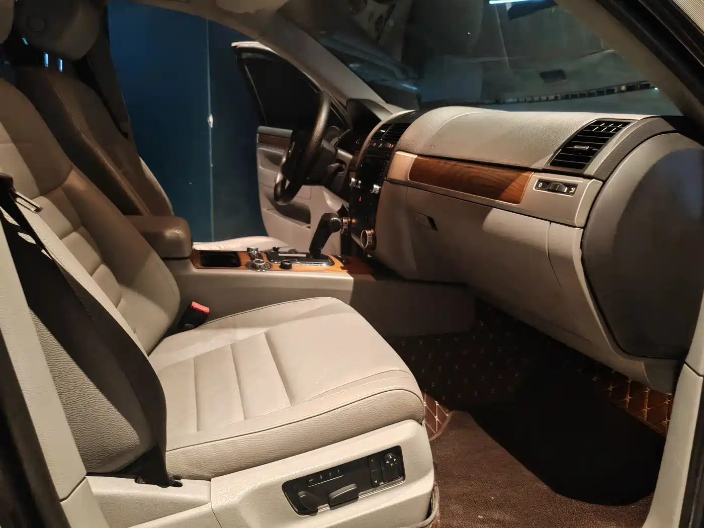 Volkswagen Touareg 2007 4.2L Premium фото 22