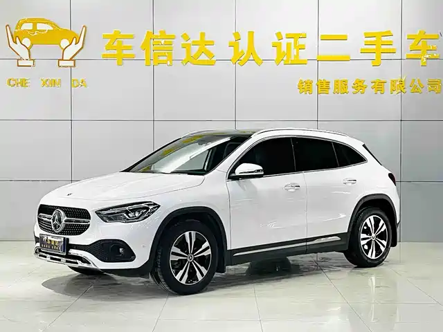 MERCEDES-BENZ GLA