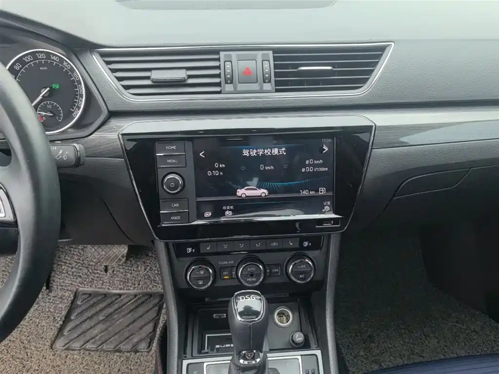 Škoda Superb 2016 TSI330 DSG Smart Edition фото 9