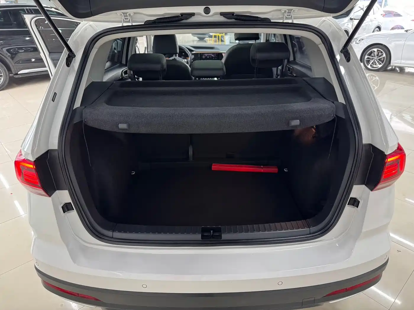 Volkswagen Tharu 2022 280TSI FWD Luxury Edition фото 12