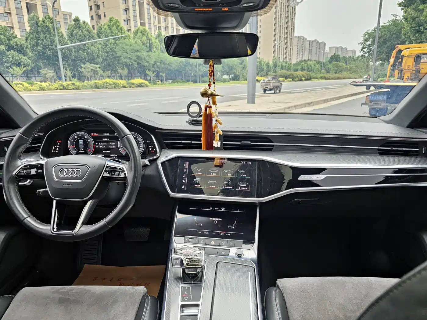 Фото 13 - Audi A6L