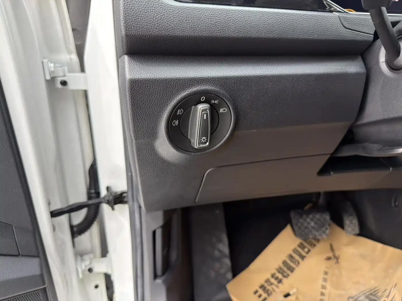 VOLKSWAGEN T ROC EXPLORING SONGS