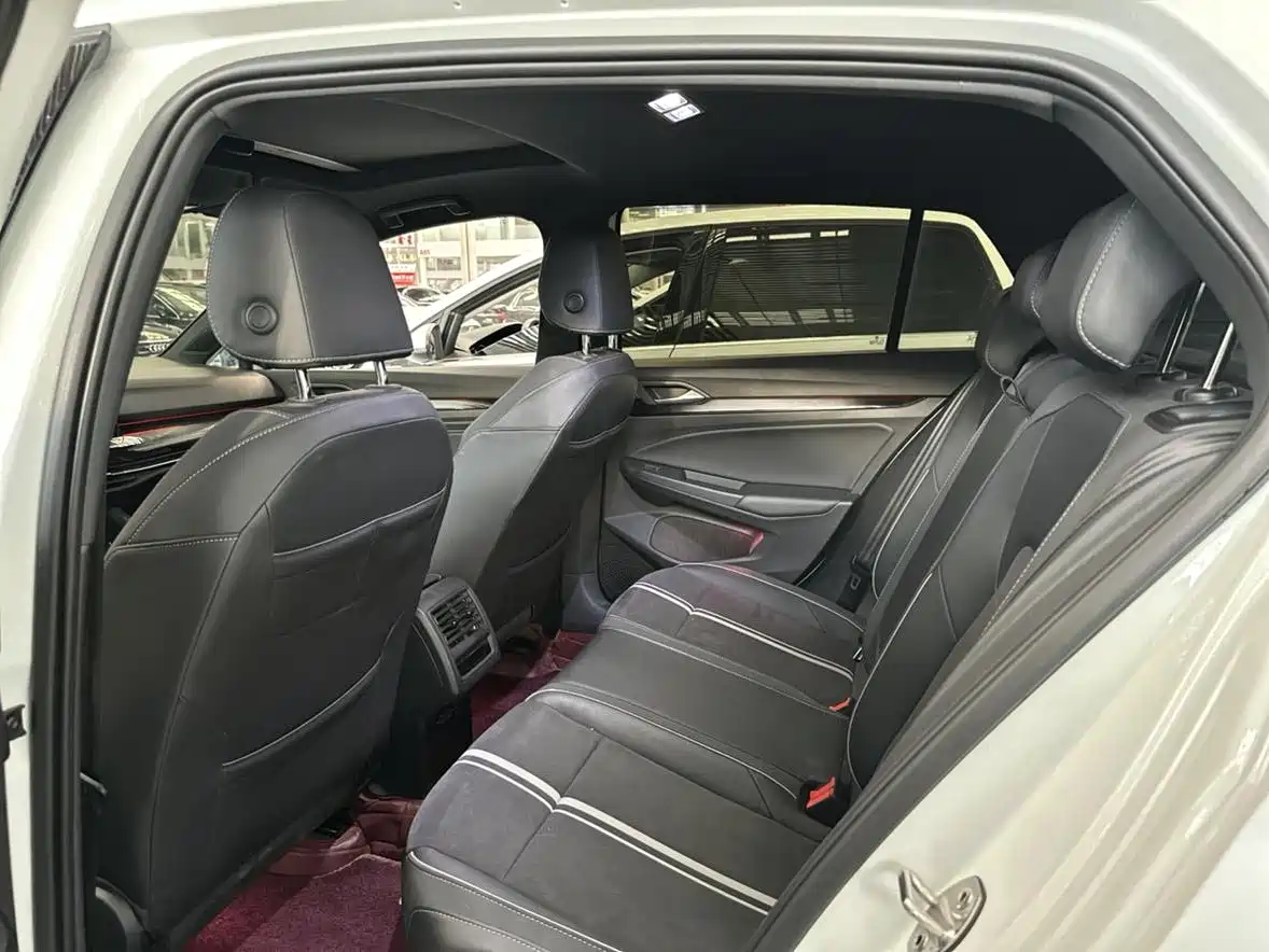 Volkswagen Golf 2023 280TSI DSG R-Line Lite фото 8