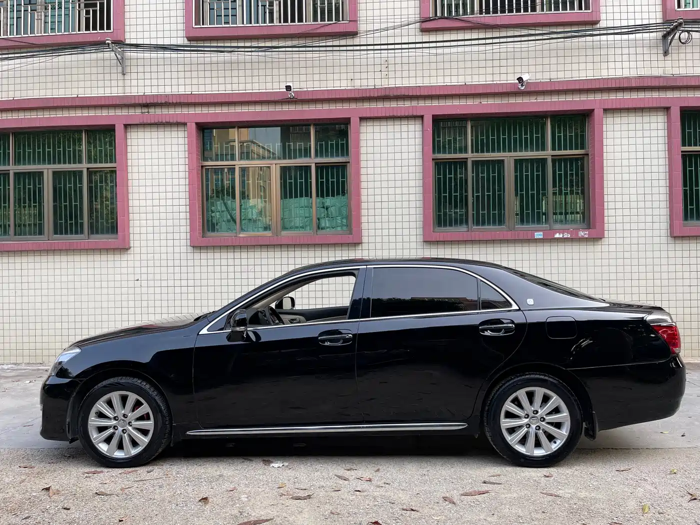 Toyota Crown 2012 2.5L Royal Leather Edition фото 15