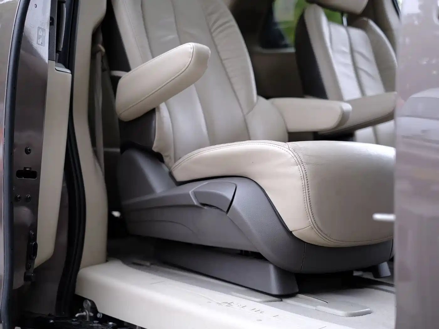 Buick GL8 2013 2.4L LT Luxury Business Executive Edition фото 46