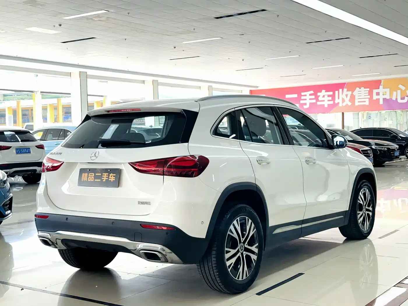 MERCEDES-BENZ GLA